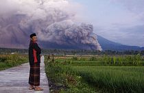 L'eruzione del Monte Semeru, in Indonesia
