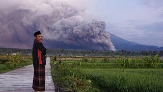 L'eruzione del Monte Semeru, in Indonesia