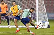 Neymar si allena con la nazionale brasiliana, in vista degli ottavi di finale di Qatar 2022