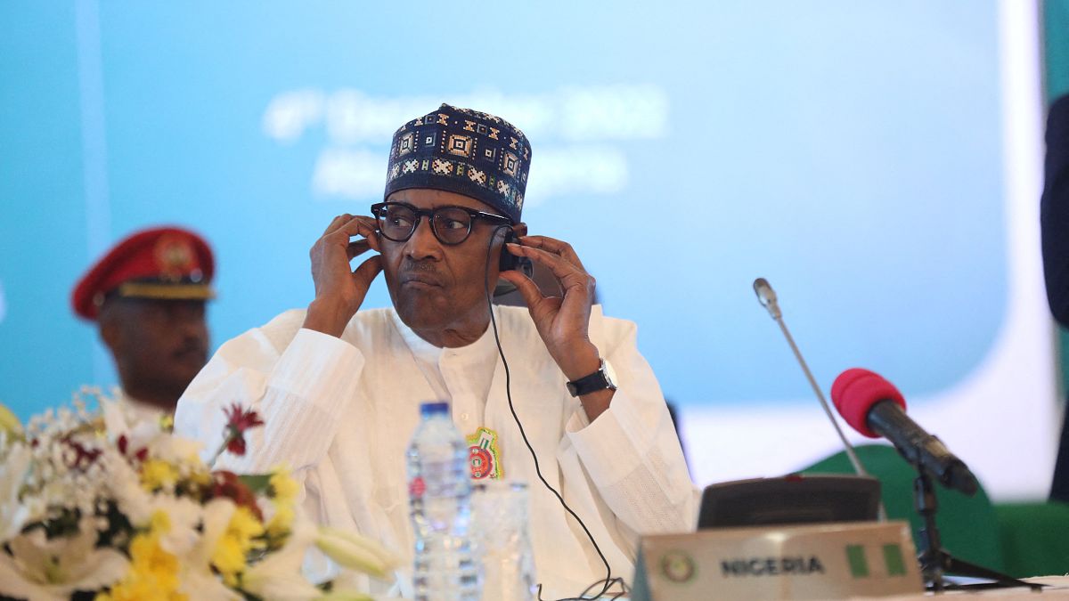 الرئيس النيجيري محمد بخاري خلال الدورة العادية 62 للمجلس الاقتصادي لدول غرب إفريقيا (إيكواس) في أبوجا في 4 ديسمبر 2022