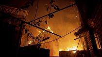Orosz bombázásban leégett ház Herszonban, 2022. december 3-án