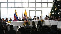 Delegaciones de la guerrilla Ejército de Liberación Nacional (ELN) y el Gobierno colombiano en Caracas (Venezuela), el 21 de noviembre de 2022.