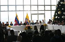 Delegaciones de la guerrilla Ejército de Liberación Nacional (ELN) y el Gobierno colombiano en Caracas (Venezuela), el 21 de noviembre de 2022.