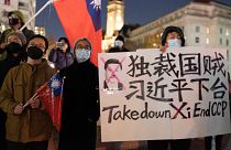 تجمع معترضین به سیاست‌های پکن و همبستگی با مردم چین؛ واشنگتن یکشنبه ۴ دسامبر ۲۰۲۲.