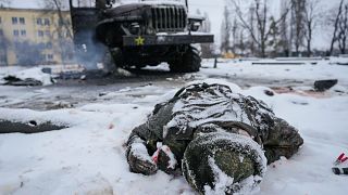 جثة عسكري روسي قتل في بداية الحرب في منطقة خاركيف
