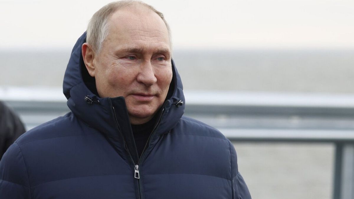 Президент России Владимир Путин на Крымском мосту. 5 декабря 2022.