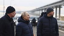 Vladimir Putin visita ponte de Kerch, na Crimeia