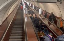 Украинцы прячутся от российских обстрелов  в киевском метро