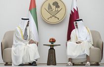 رئيس الإمارات الشيخ محمد بن زايد آل نهيان وأمير قطر تميم بن حمد آل ثاني.