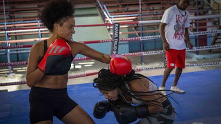 Cuba autorise les femmes à boxer après des décennies d'interdiction
