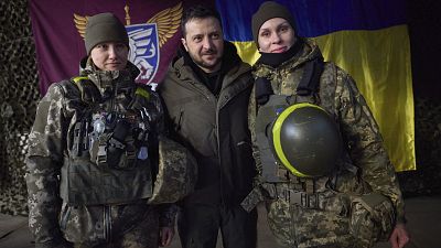 Volodímir Zelenski ha visitado este martes a sus tropas en Sloviansk (Ucrania).