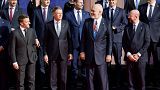 Emmanuel Macron (président français), Klaus Iohannis et Edi Rama (Premiers ministres roumain et albanais), Charles Michel (président du Conseil européen) à Tirana le 6/12/2022