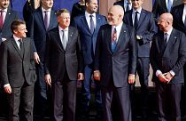 Emmanuel Macron (président français), Klaus Iohannis et Edi Rama (Premiers ministres roumain et albanais), Charles Michel (président du Conseil européen) à Tirana le 6/12/2022