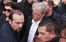 Экс-президент Албании Сали Бериша после нападения 