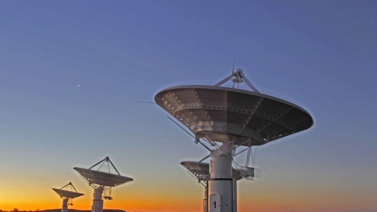Güney Afrika'da yapımına başlanan dünyanın en büyük radyo teleskobu evrenin gizemini araştıracak