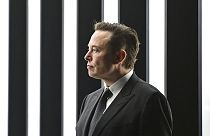 Elon Musk assiste à l'ouverture d'une usine Tesla à Gruenheide, en Allemagne, le 22 mars 2022.