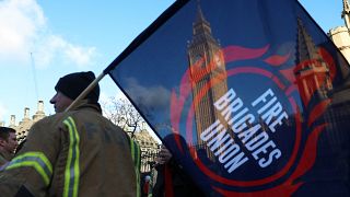 Акция протеста пожарных в Лондоне