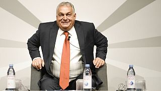 Orbán Viktor egy panelbeszélgetésre érkezik 2022. október 11-én, Berlinben