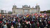 Демонстрация сторонников "Альтернативы для Германии" (AfD) перед зданием Рейхстага в Берлине (8 октября 2022 г.)