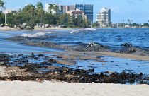 تسرب نفطي على شاطئ كاناليس في ليتشيريا، بولاية أنزواتيغوي، فنزويلا، في 6 ديسمبر 2022.