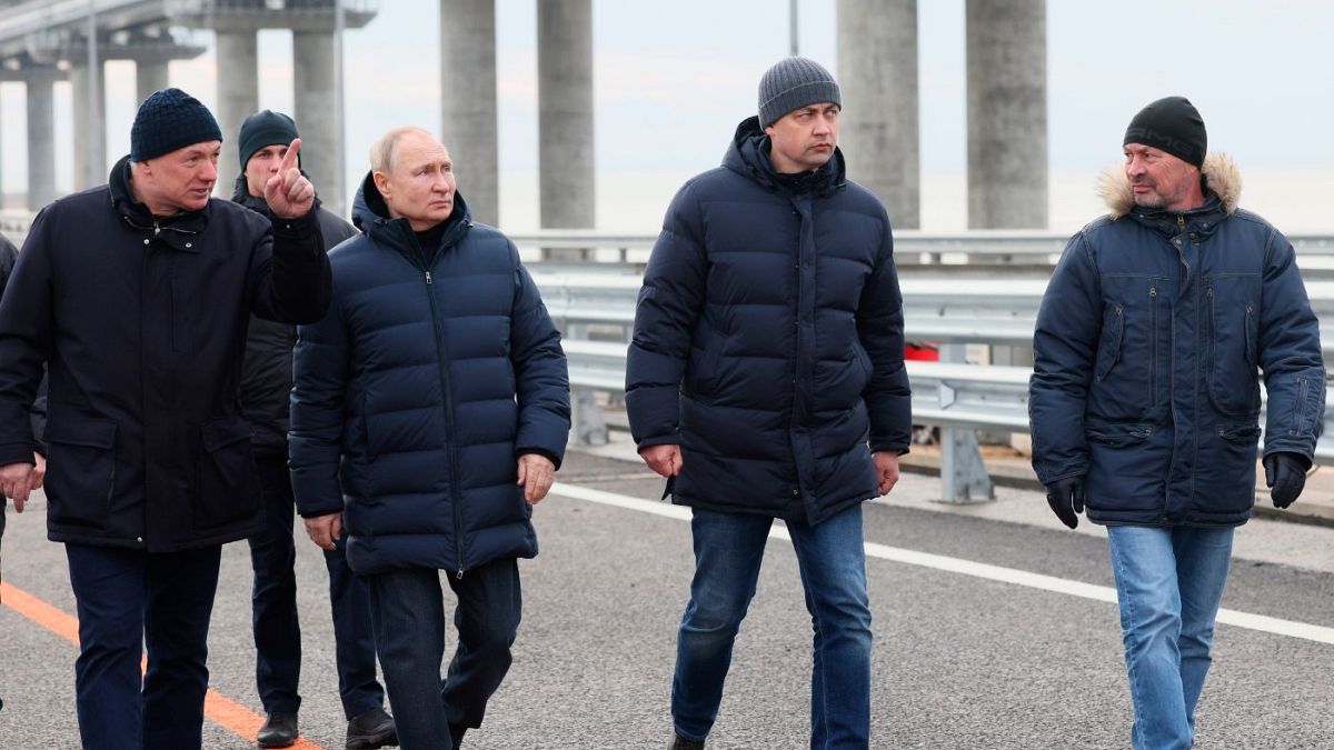 بازدید ولادیمیر پوتین، رئیس جمهوری روسیه از پل کریمه