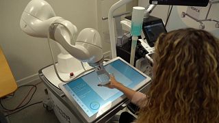 This robot scans patients’ hands to detect rheumatoid arthritis