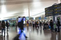 Fotónk illusztráció: utasok a barcelonai repülőtéren