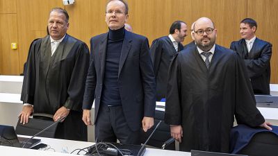 Markus Braun und seine Anwälte Alfred Dierlamm und Nico Werning zum Prozessbeginn