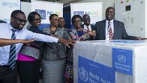 Ouganda : 1 200 doses de vaccins contre Ebola sont arrivées à Entebbe