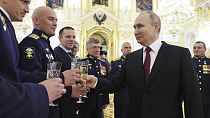 Putin numa cerimónia de entrega de medalhas no Kremlin