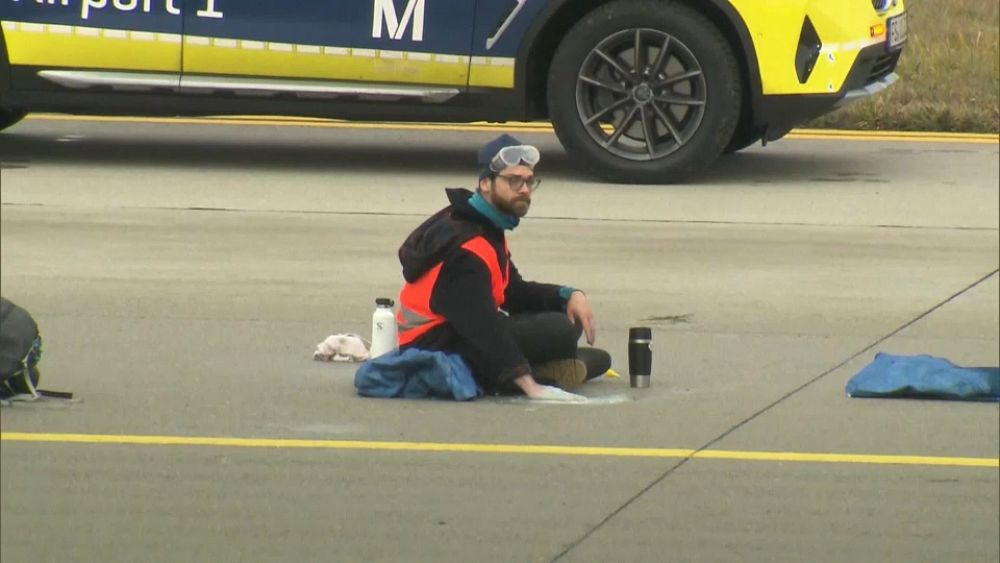 VIDEO : Climate Activists Breach Munich Airport To Protest Air Travel ...