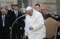 Papa Francisco emociona-se ao pedir paz na Ucrânia