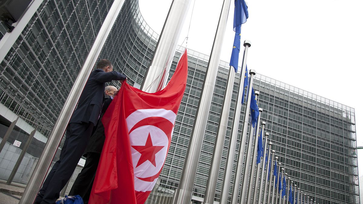 العلم التونسي أمام مقر الاتحاد الأوروبي