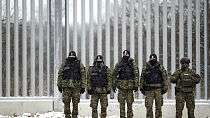 Des gardes-frontières polonais à la frontière, 18 novembre 2022