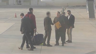 Momento del intercambio de prisioneros entre Rusia y Estados Unidos en Abu Dhabi
