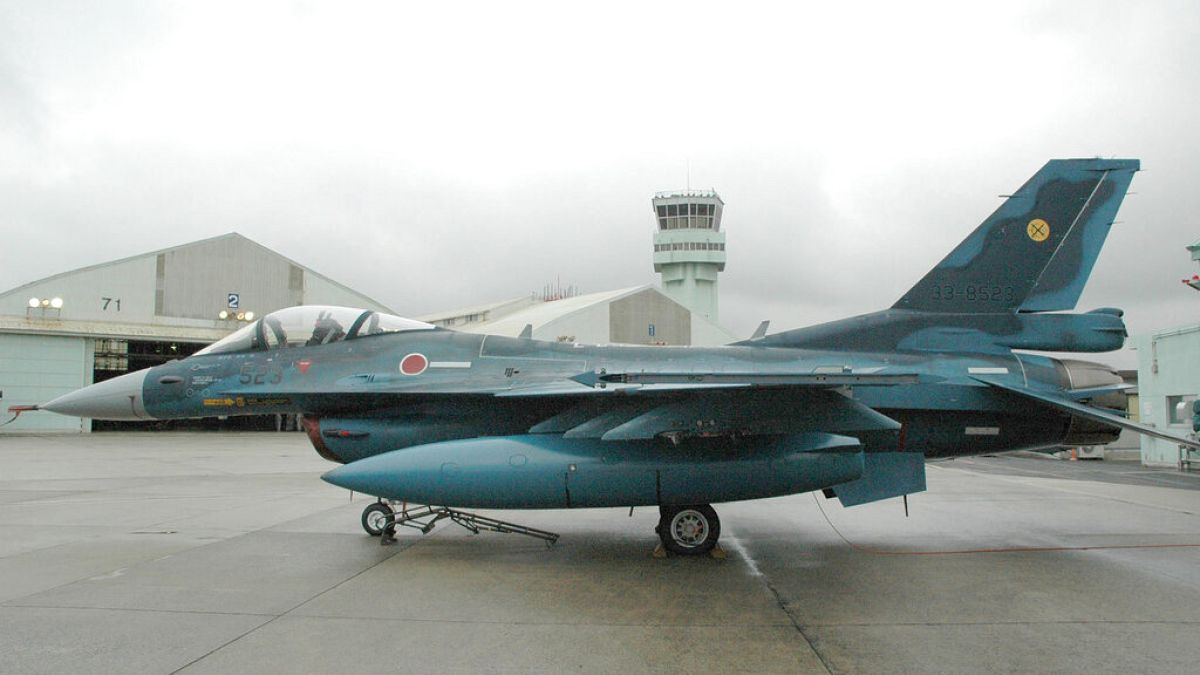 Archives : Avion de chasse F-2 japonais, sur une base militaire - Mars 2010
