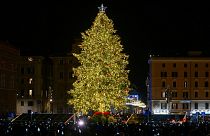 شجرة عيد الميلاد  صديقة البيئة في ساحة فينيسيا بوسط روما في 8 ديسمبر 2022.