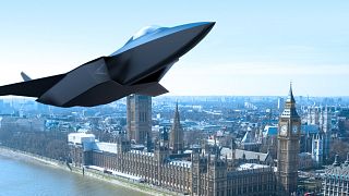 تصویر گرافیکی از طرح جنگنده پیشرفته بر فراز شهر لندن.