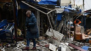 Kisvárosi piac orosz bombázás után a donyecki térségben