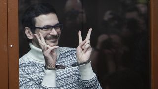 El activista ruso y exdiputado municipal del distrito de Krasnoselsky, Ilya Yashin, en una sala del tribunal, antes de una audiencia en Moscú, el 9 de diciembre de 2022.