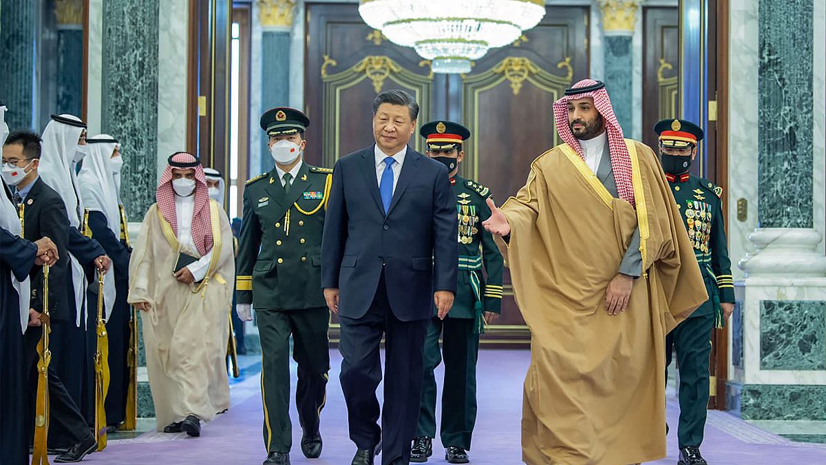 Hszi Csin-ping kínai elnök és Mohammad bin-Szalmán szaúdi trónörökös, Rijád, 2022. december 9.