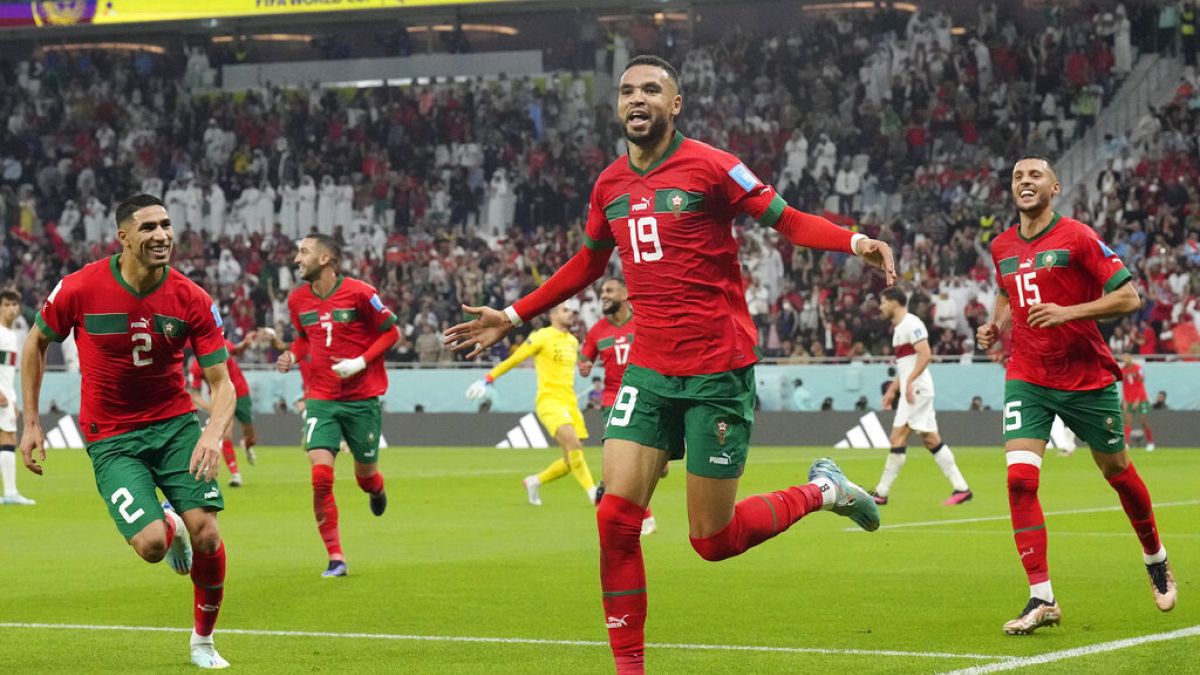 Οι Μαροκινοί πανηγυρίζουν στο ματς με την Πορτογαλία