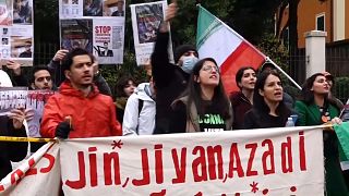 متظاهرون في روما دعماً للاحتجاجات في إيران