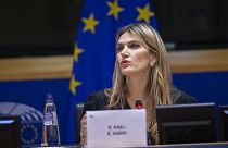 En esta foto facilitada por el Parlamento Europeo, la política griega y vicepresidenta del Parlamento Europeo Eva Kaili habla durante una ceremonia.