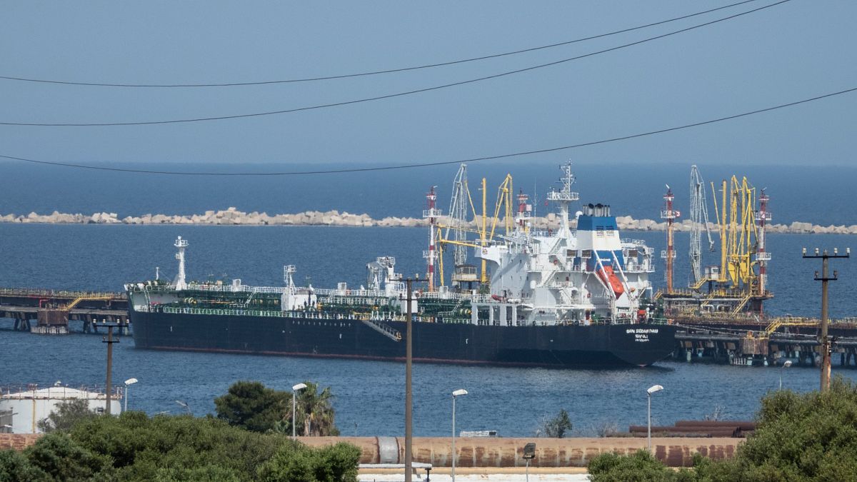 Sicilya açıklarında The San Sebastian petrol tankeri