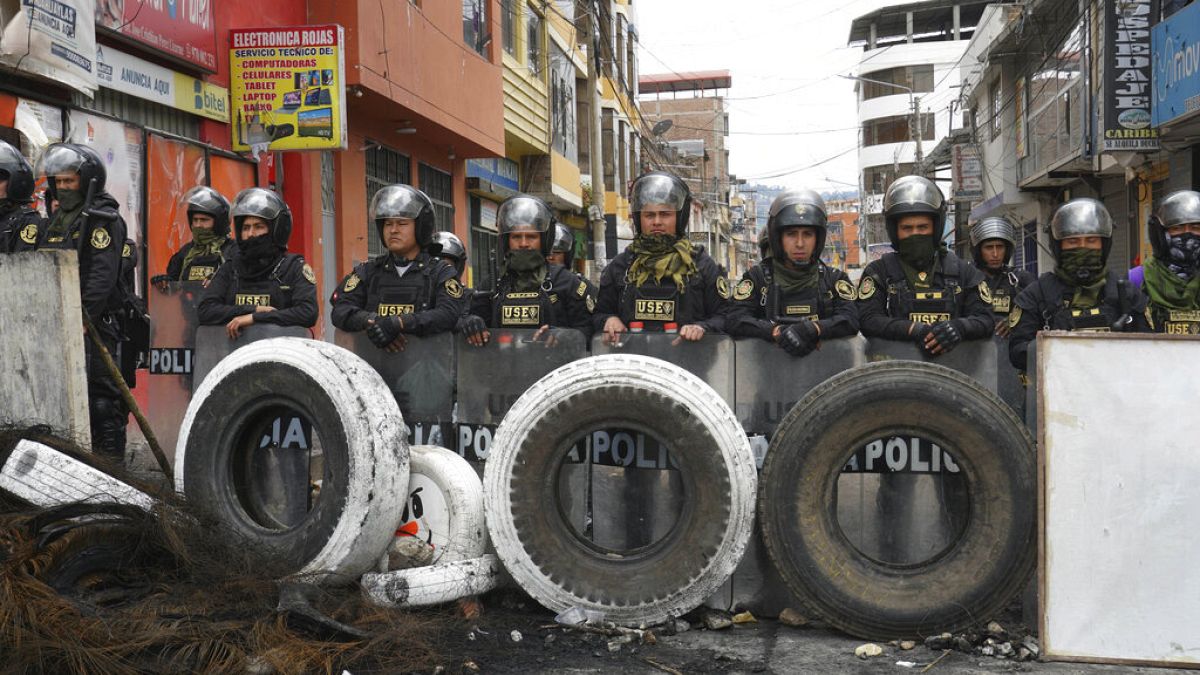 Polícias peruanos