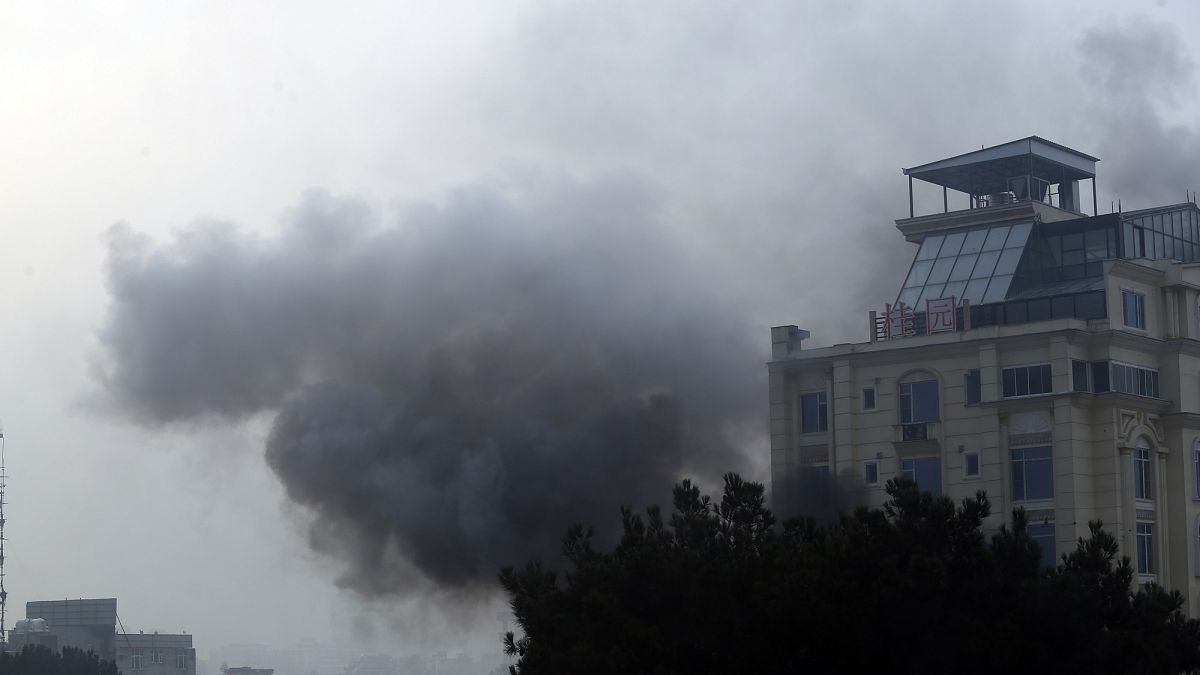 Füst száll fel a megtámadott kabuli szállodából