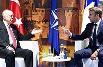 Le président turc Recep Tayyip Erdoğan (à g.) et son homologue français Emmanuel Macron, au sommet de l'OTAN - Madrid (Espagne), le 29/06/2022