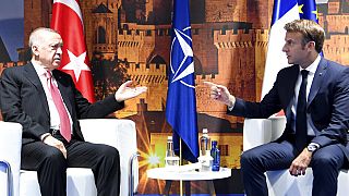 Macron ve Erdoğan 2022 NATO zirvesinde. 2019 toplantılarının ardından, Macron, Fransa'nın YPG ve PYD'yi terör örgütü olarak tanımayacağını ilan etmişti.