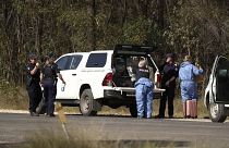 Rendőrök a halálos lövöldözés helyszínén az ausztráliai Wieambillában 2022. december 13-án